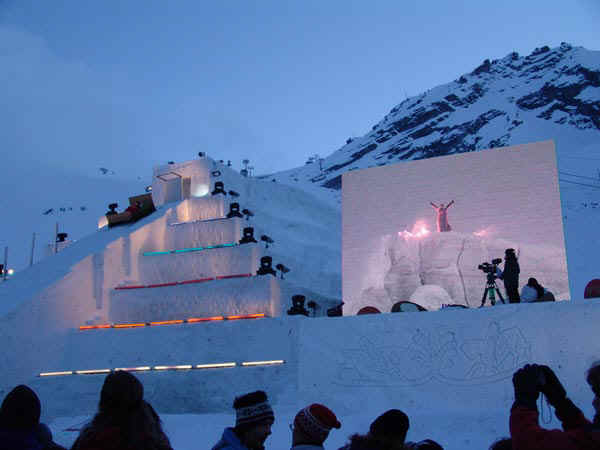 22b.jpg (59659 bytes)