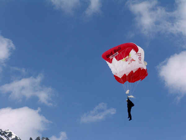 25b.jpg (49315 bytes)