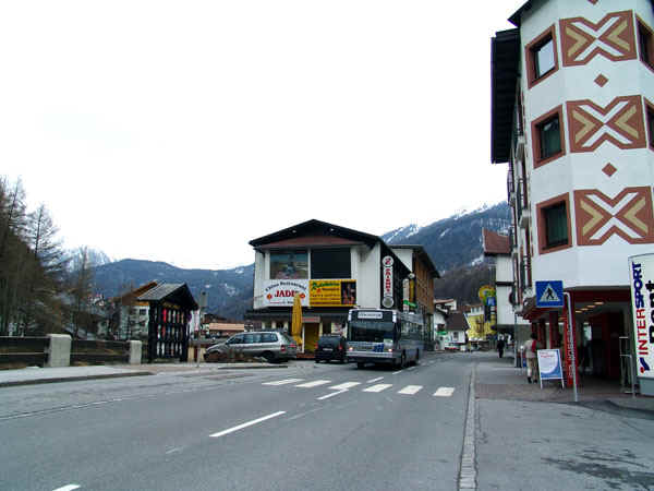 30b.jpg (85296 bytes)