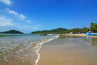 Пляж. Песок. Океан.