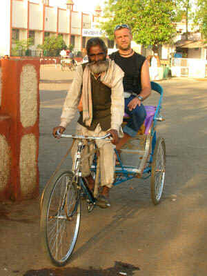 1b.jpg (111613 bytes)