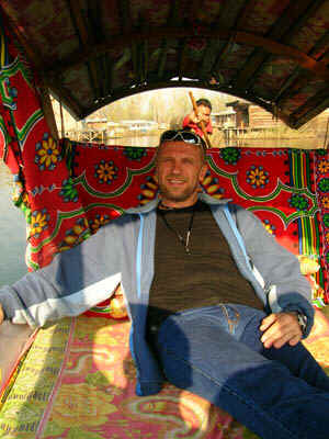 1b.jpg (111613 bytes)