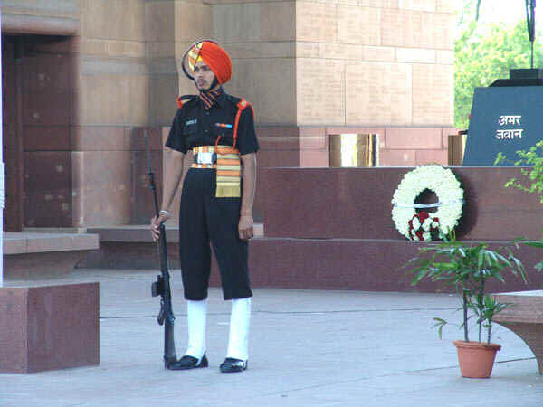 1b.jpg (111613 bytes)