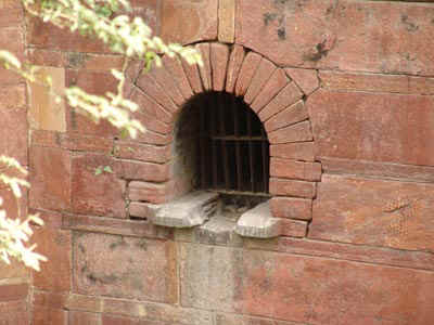 1b.jpg (111613 bytes)