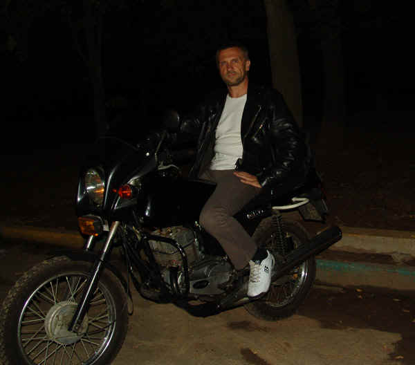 1b.jpg (92815 bytes)