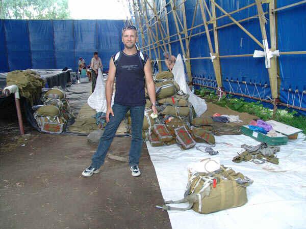 2b.jpg (39896 bytes)